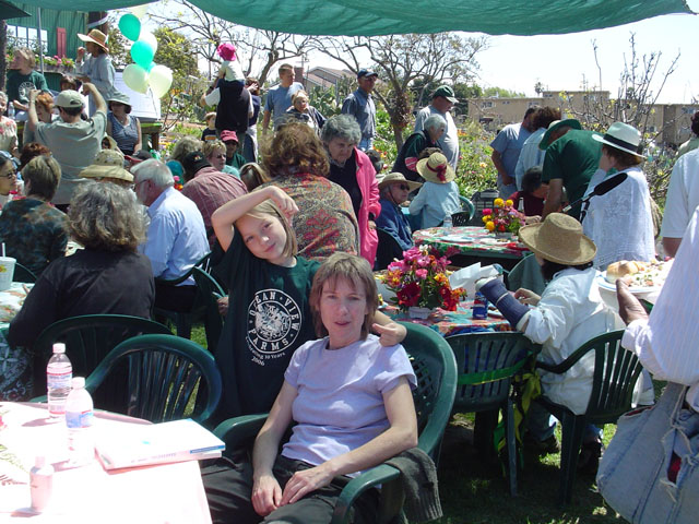 Crowd4